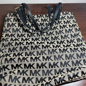 Micheal kors purse